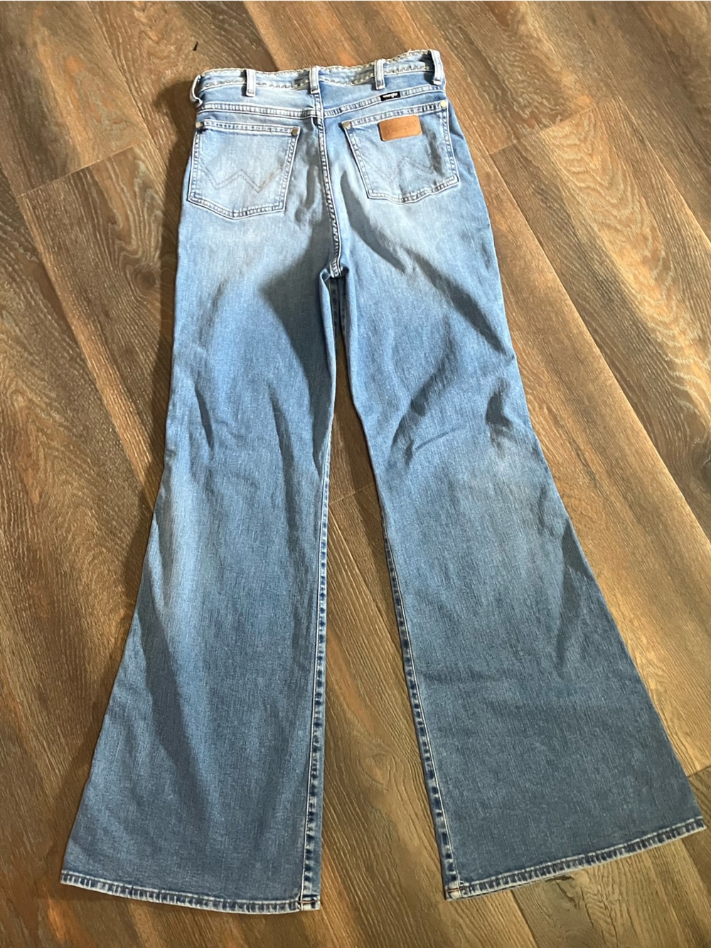 Wrangler Fender studded bell bottoms! - Picture 2 of 7